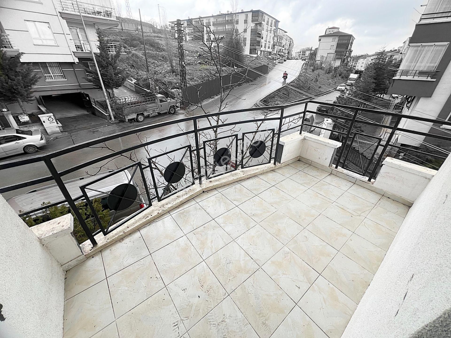 Şehit Kubilay Selim Cadde Üzeri Ulaşım Yakını Arakat 3+1 Kiralık - Görsel 24