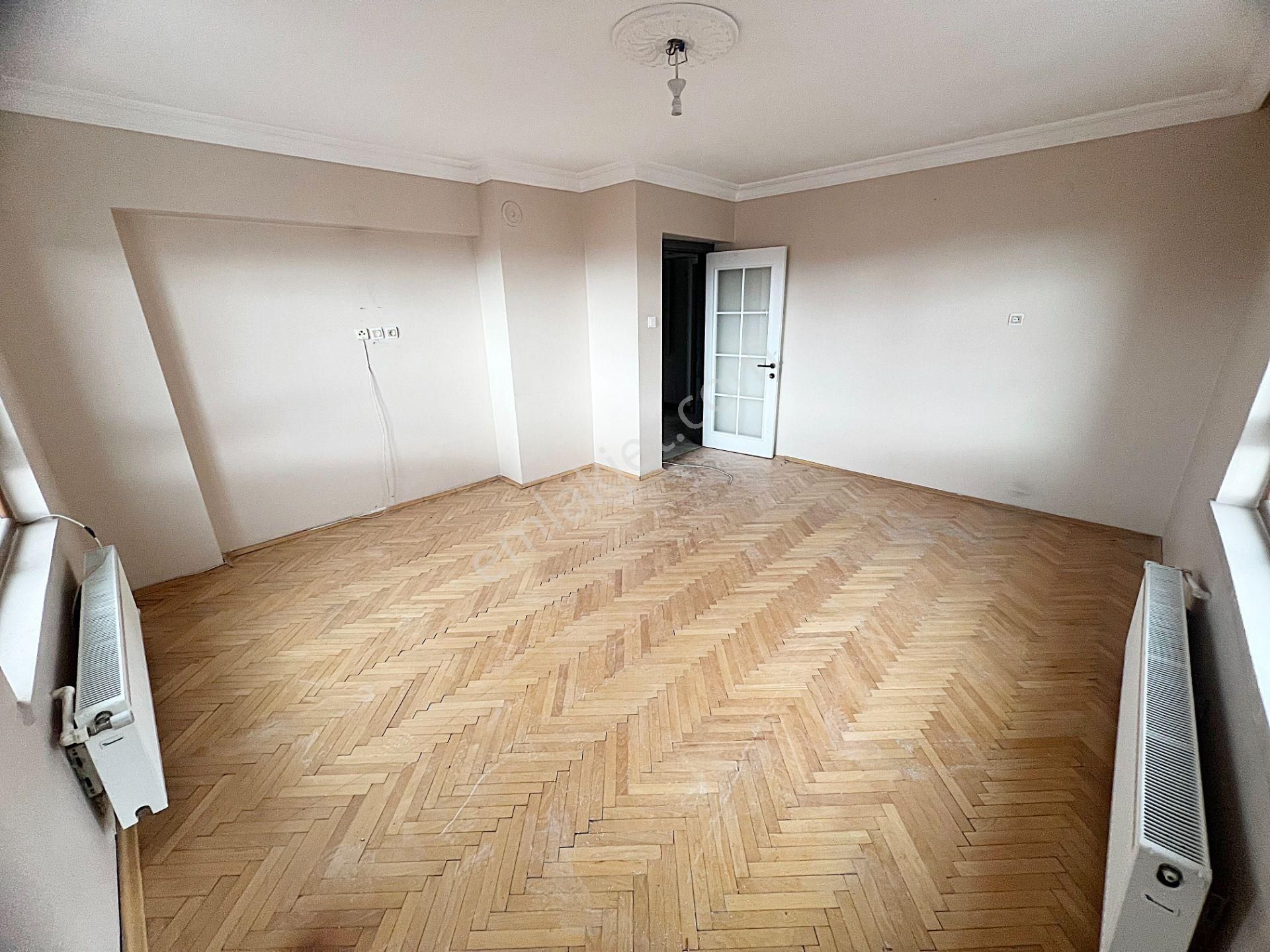 Şehit Kubilay Selim Cadde Üzeri Ulaşım Yakını Arakat 3+1 Kiralık - Görsel 8