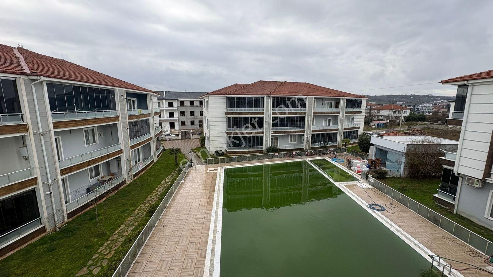 Sakarya Karasu Da Özel Sitede Havuzlu Geniş 2+1 Daire