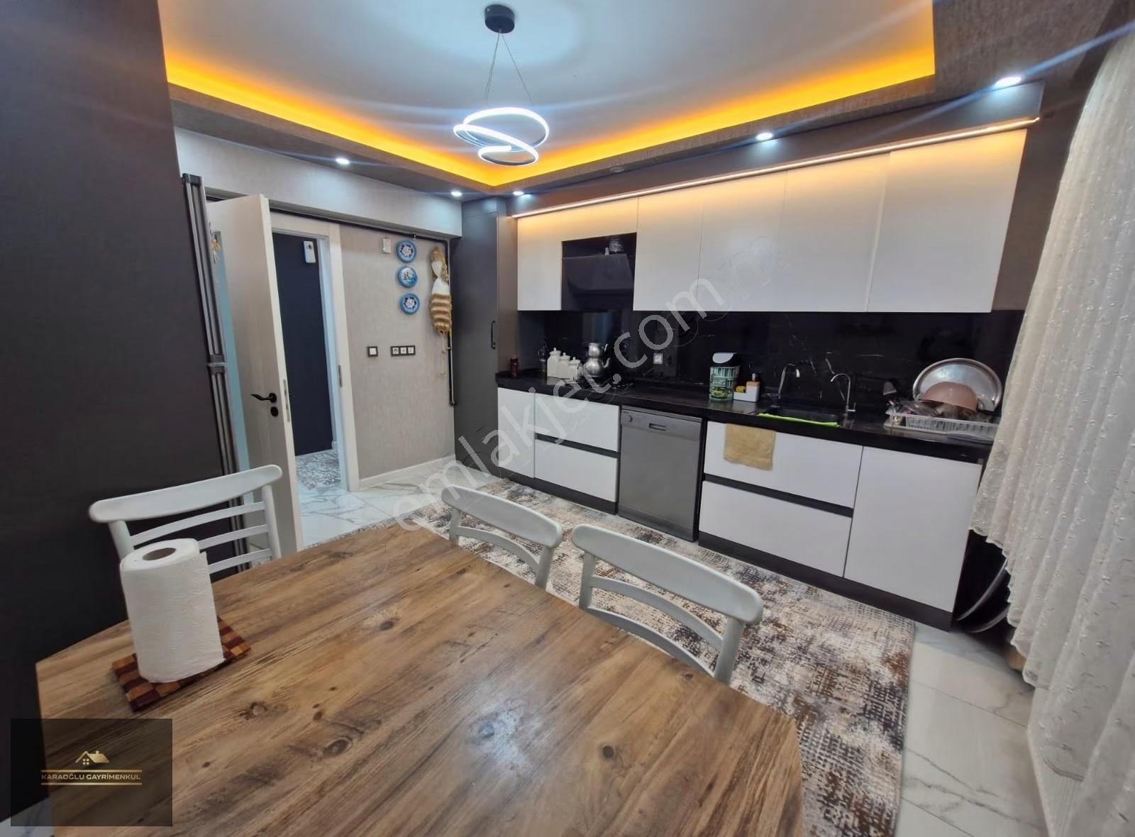 Karaoğlu'dan Keçiörende 3 Balkon+ebeveyn Banyolu 4+1 Daire