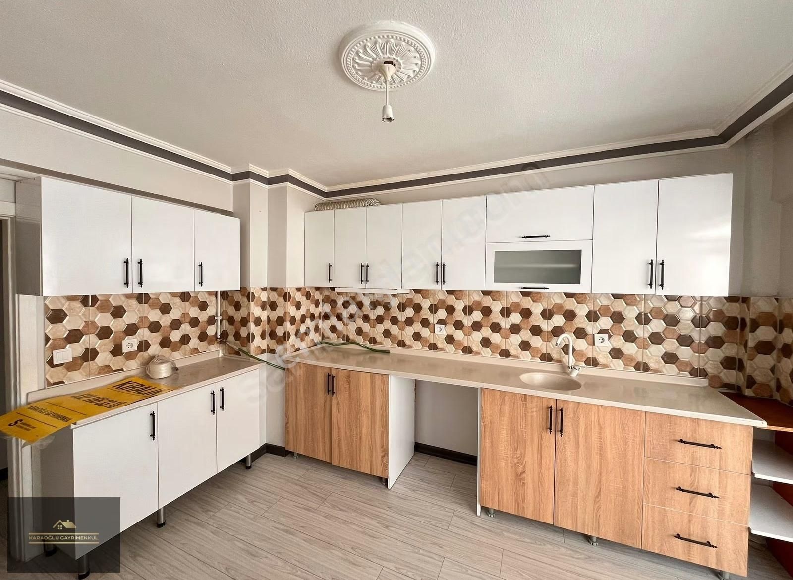 Karaoğlu'dan Kafkas Mahallesinde 3+1 Asansörlü Geniş Daire