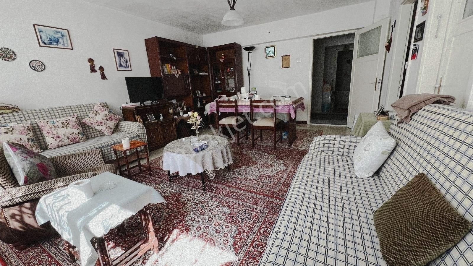 Aşağıeğlence'de 4. Kat Konumunda Giriş Kat Kök Tapu 3+1 Daire !!