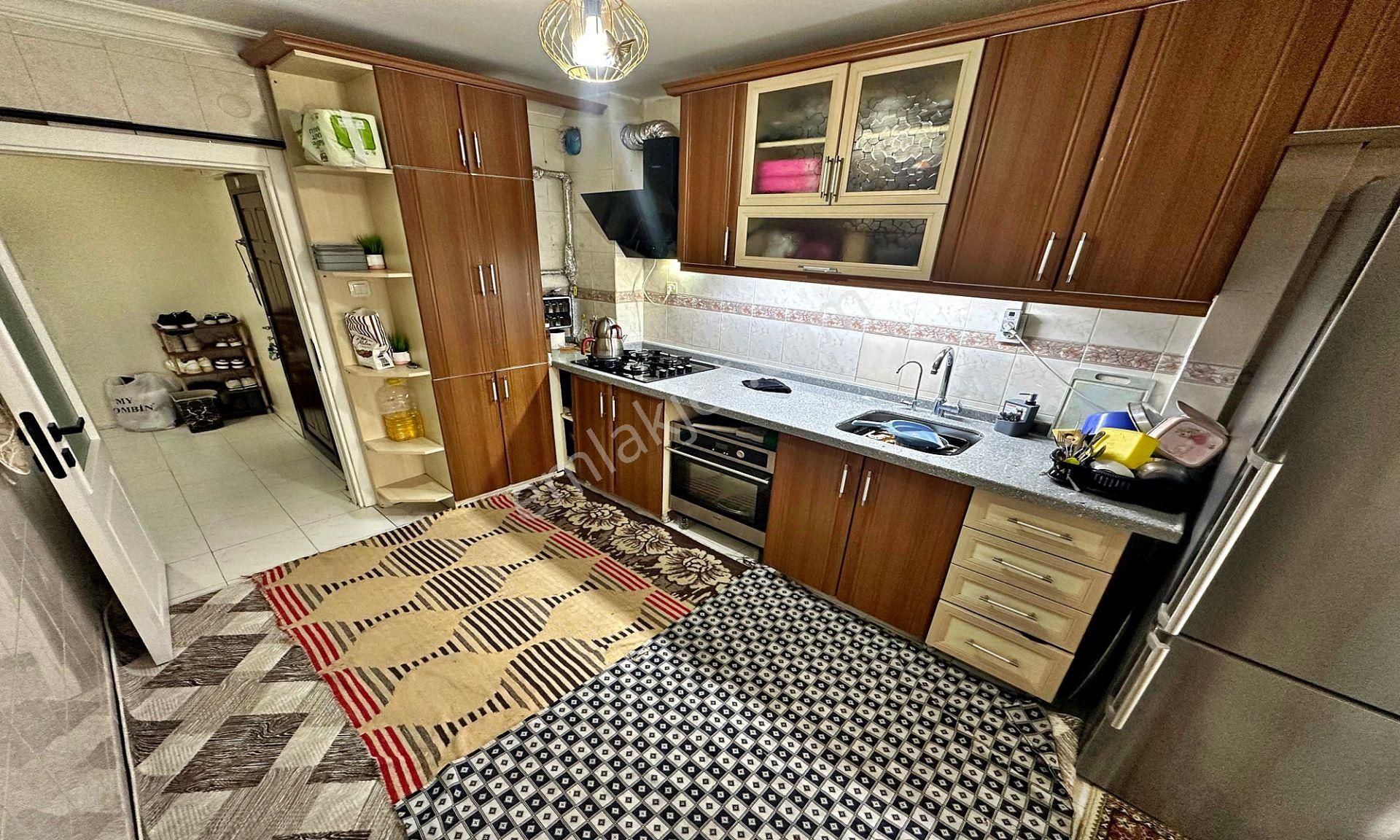 Kuşcağız Cadde Yakını Ön Cephe Y.giriş Altında Daire Var !