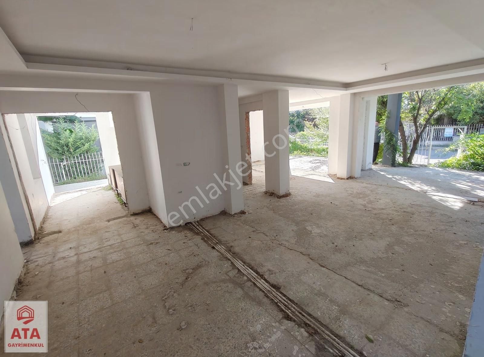 Narlıdere Limanreis Mh. De 4+1 200 M2 Satılık Villa