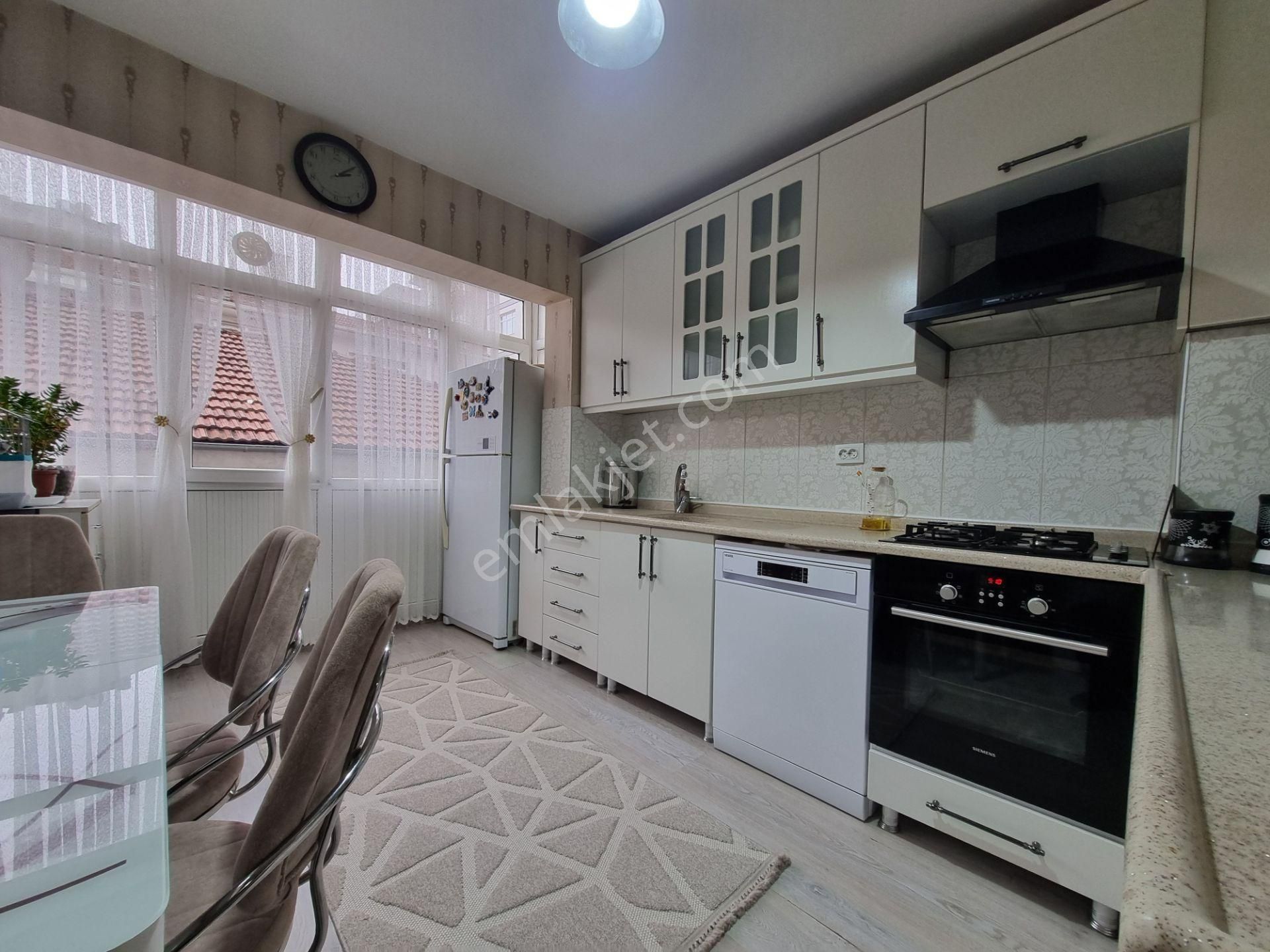 Lüks Yapılı-ebeveyn Banyolu-metroya Yürüme Mesafesinde Satılık..