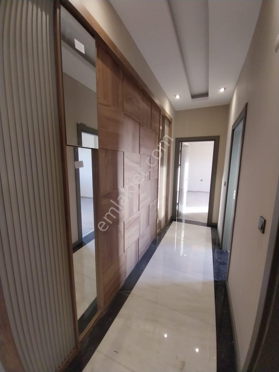 Kuşadasında Full Deniz Manzaralı 3+1 Doğalgazlı Havuzlu Güvenlikli Sitede Satılık Daire - Görsel 12