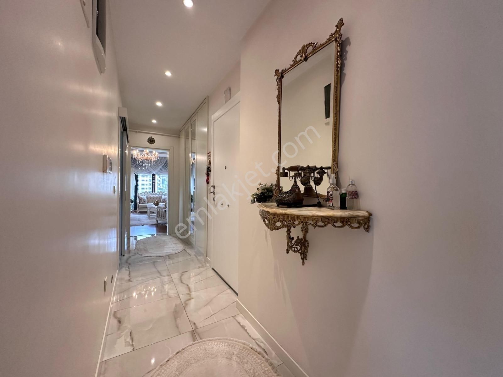 Kozyatağı'nda Metroya Yakın 3+1 Balkonlu Ebeveynli Fırsat - Görsel 19