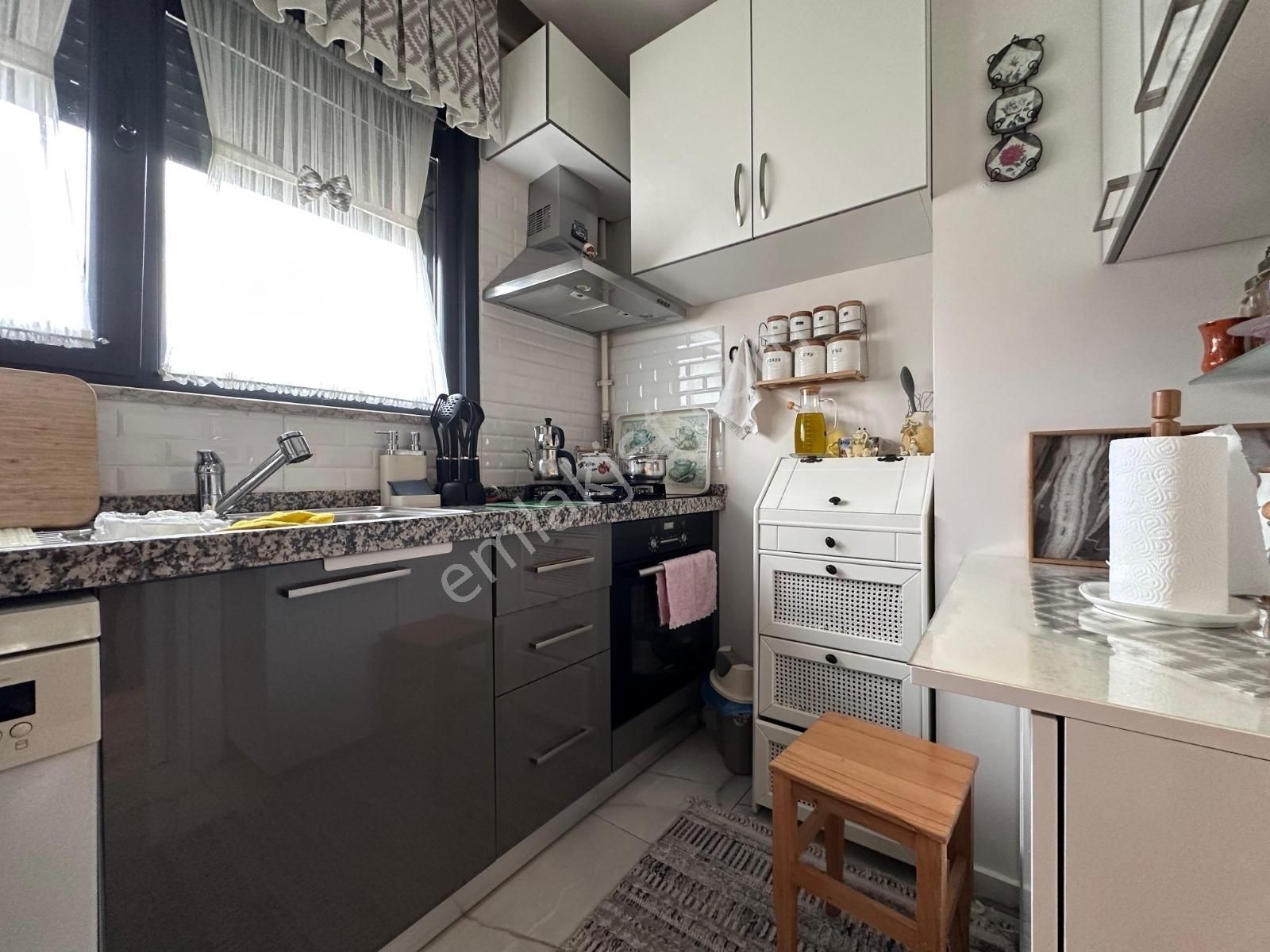 Kozyatağı'nda Metroya Yakın 3+1 Balkonlu Ebeveynli Fırsat - Görsel 17