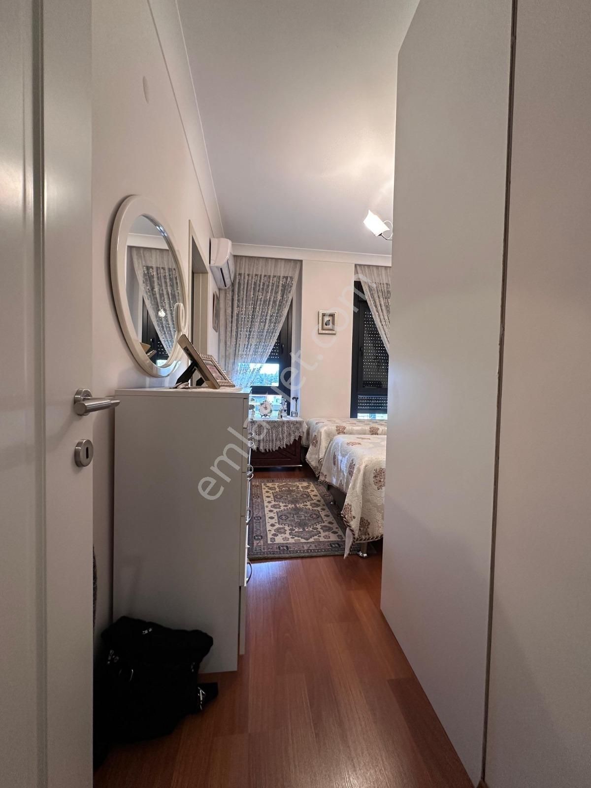 Kozyatağı'nda Metroya Yakın 3+1 Balkonlu Ebeveynli Fırsat - Görsel 6