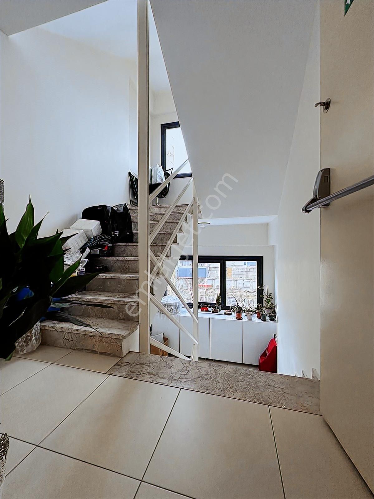 Kozyatağı'nda Metroya Yakın 3+1 Balkonlu Ebeveynli Fırsat - Görsel 31