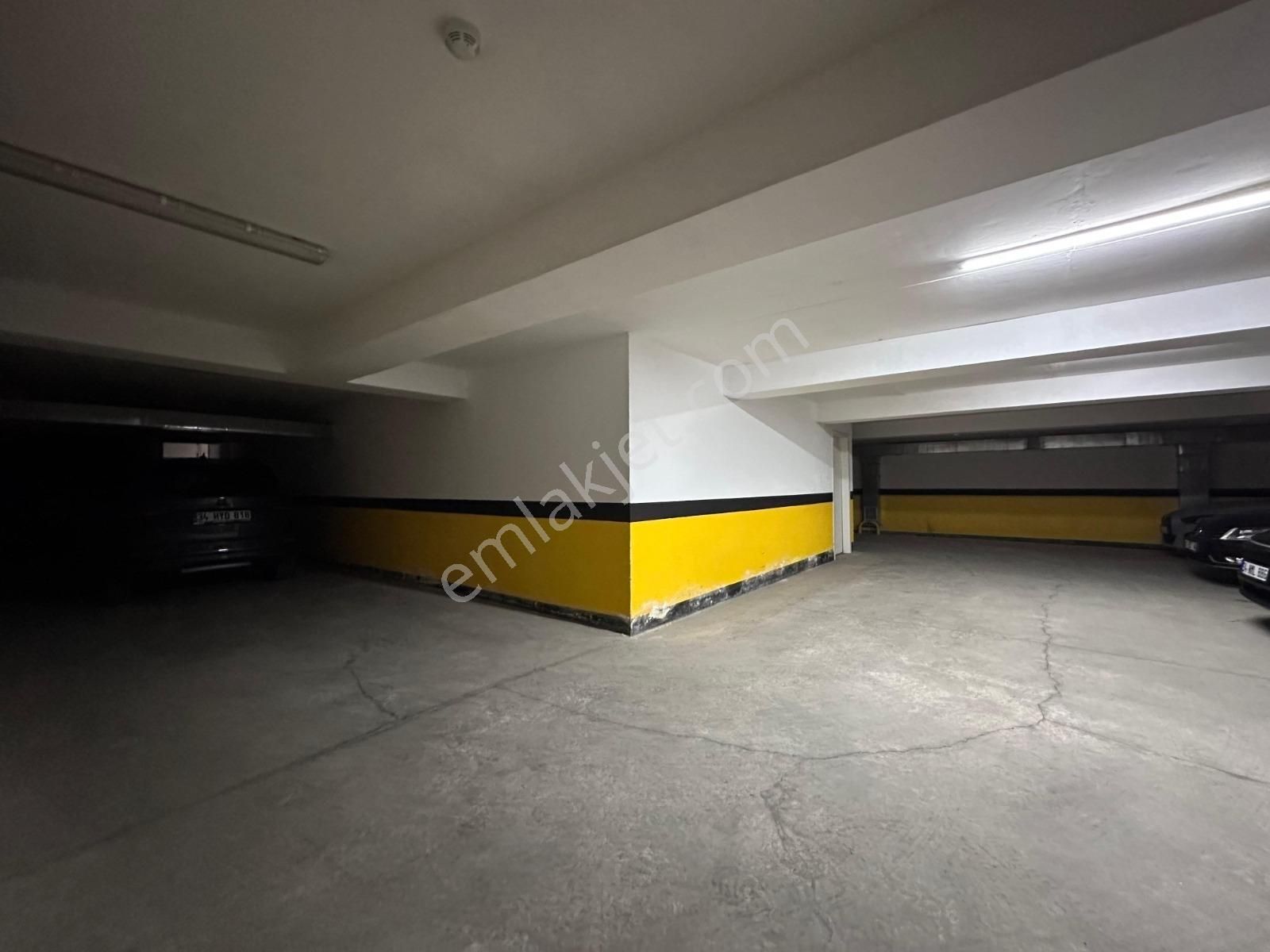 Kozyatağı'nda Metroya Yakın 3+1 Balkonlu Ebeveynli Fırsat - Görsel 2