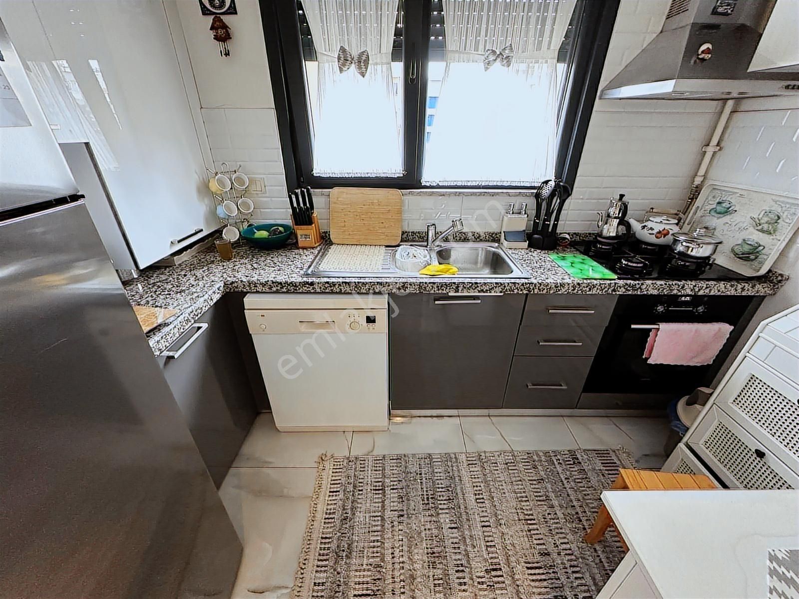 Kozyatağı'nda Metroya Yakın 3+1 Balkonlu Ebeveynli Fırsat - Görsel 20