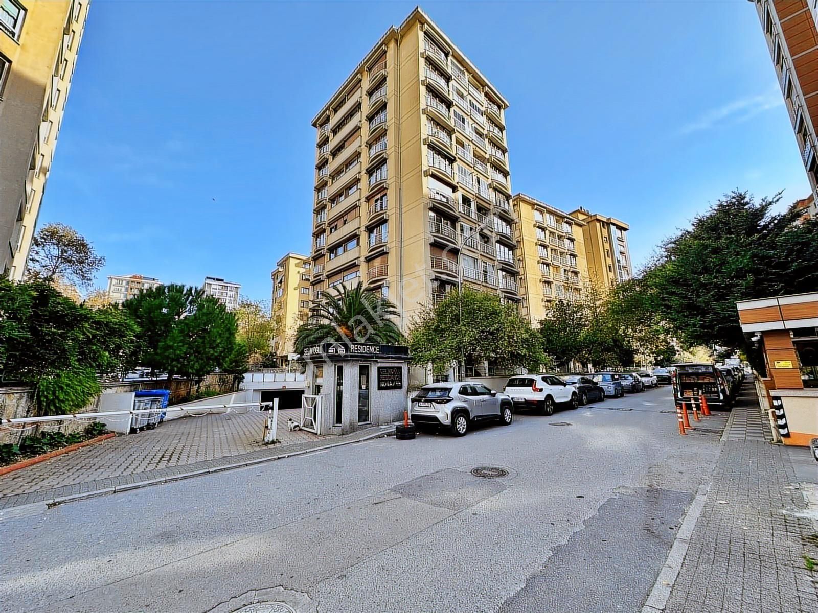 Met'den Kozyatağında 3+1 Havuzlu Sitede Balkonlu 7/24 Güvenlik