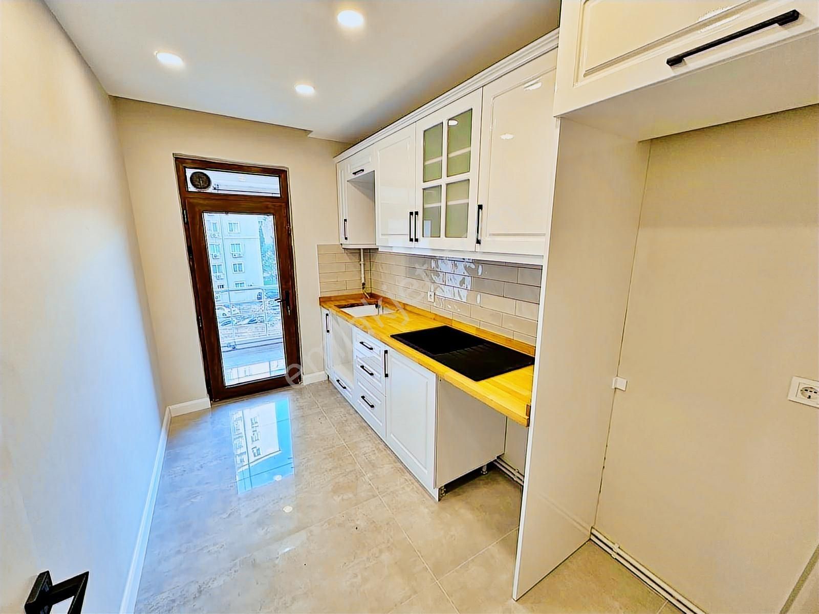 Met'den Kozyatağında 3+1 Havuzlu Sitede Balkonlu 7/24 Güvenlik - Görsel 9