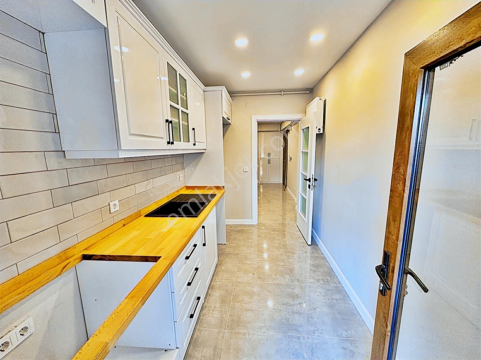 Met'den Kozyatağında 3+1 Havuzlu Sitede Balkonlu 7/24 Güvenlik - Görsel 16