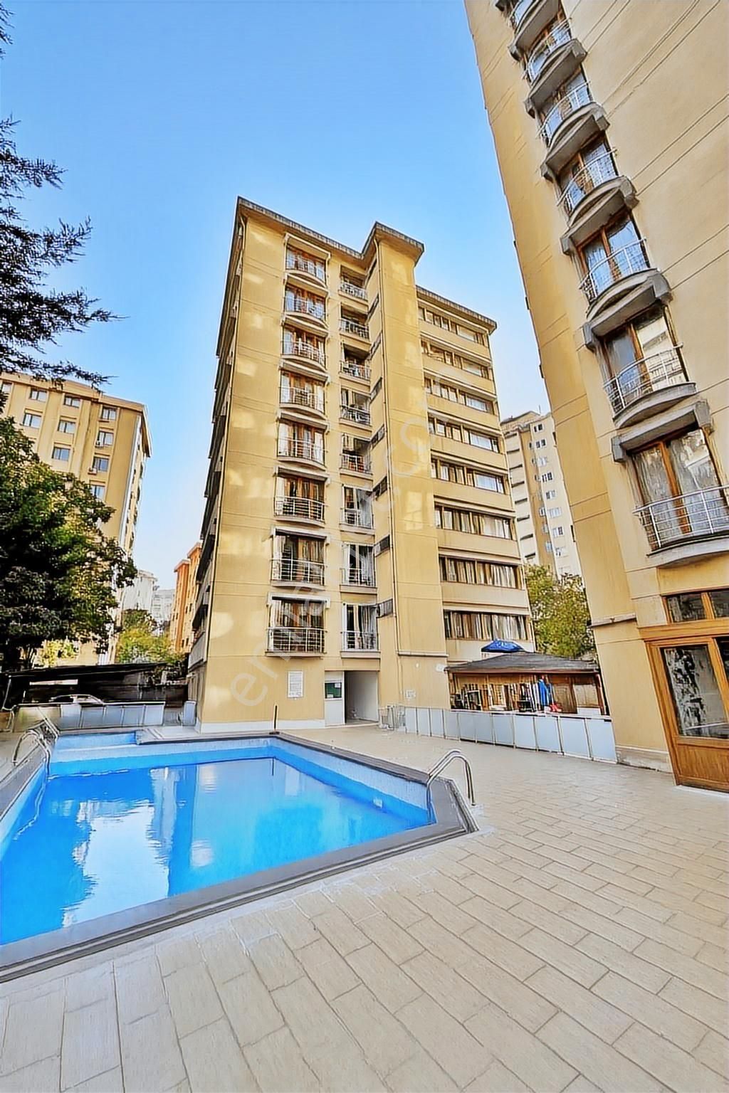 Met'den Kozyatağında 3+1 Havuzlu Sitede Balkonlu 7/24 Güvenlik - Görsel 3