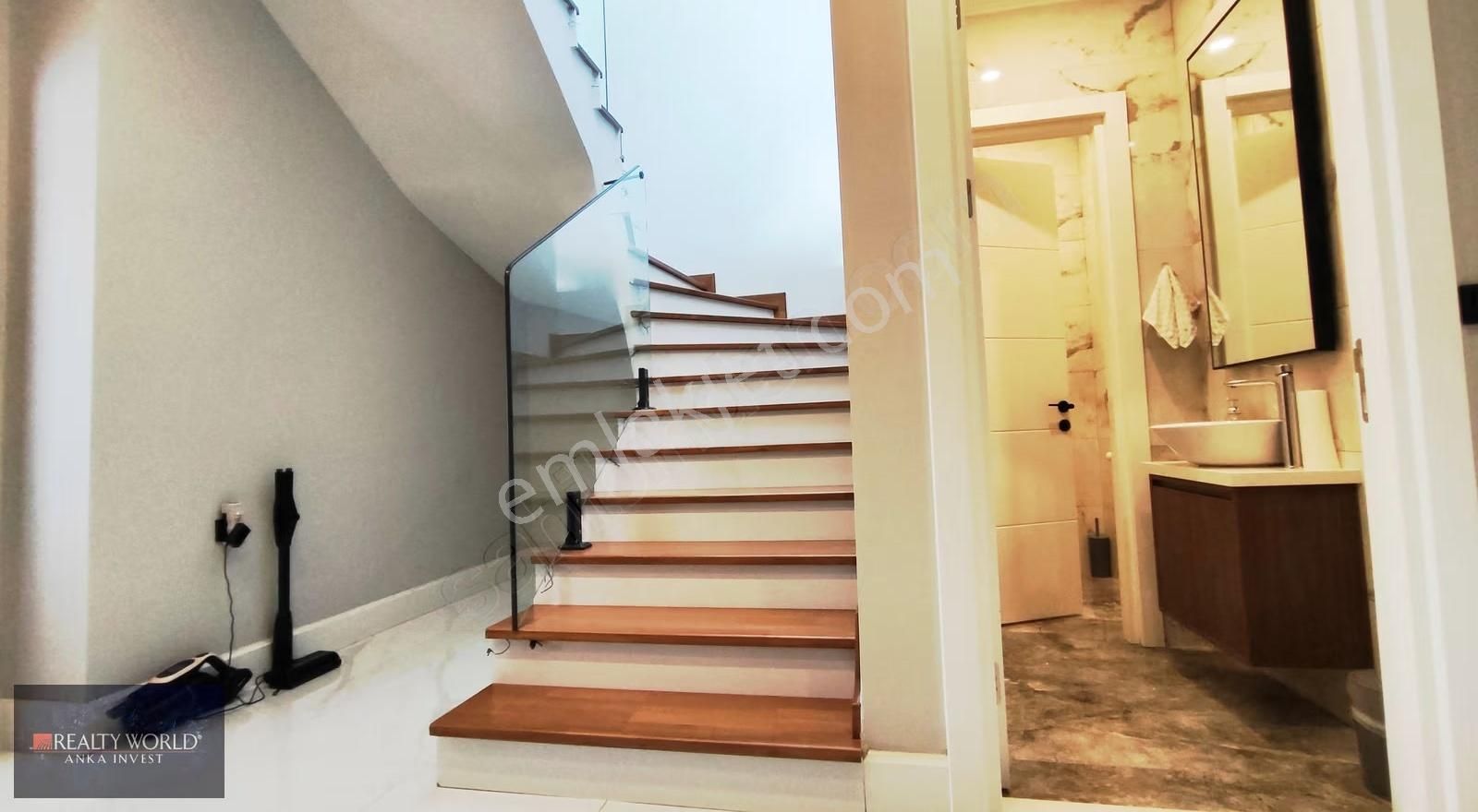 Realty World'den Döşemealtında Lüks 3+1 Havuzlu İkiz Villa - Görsel 3