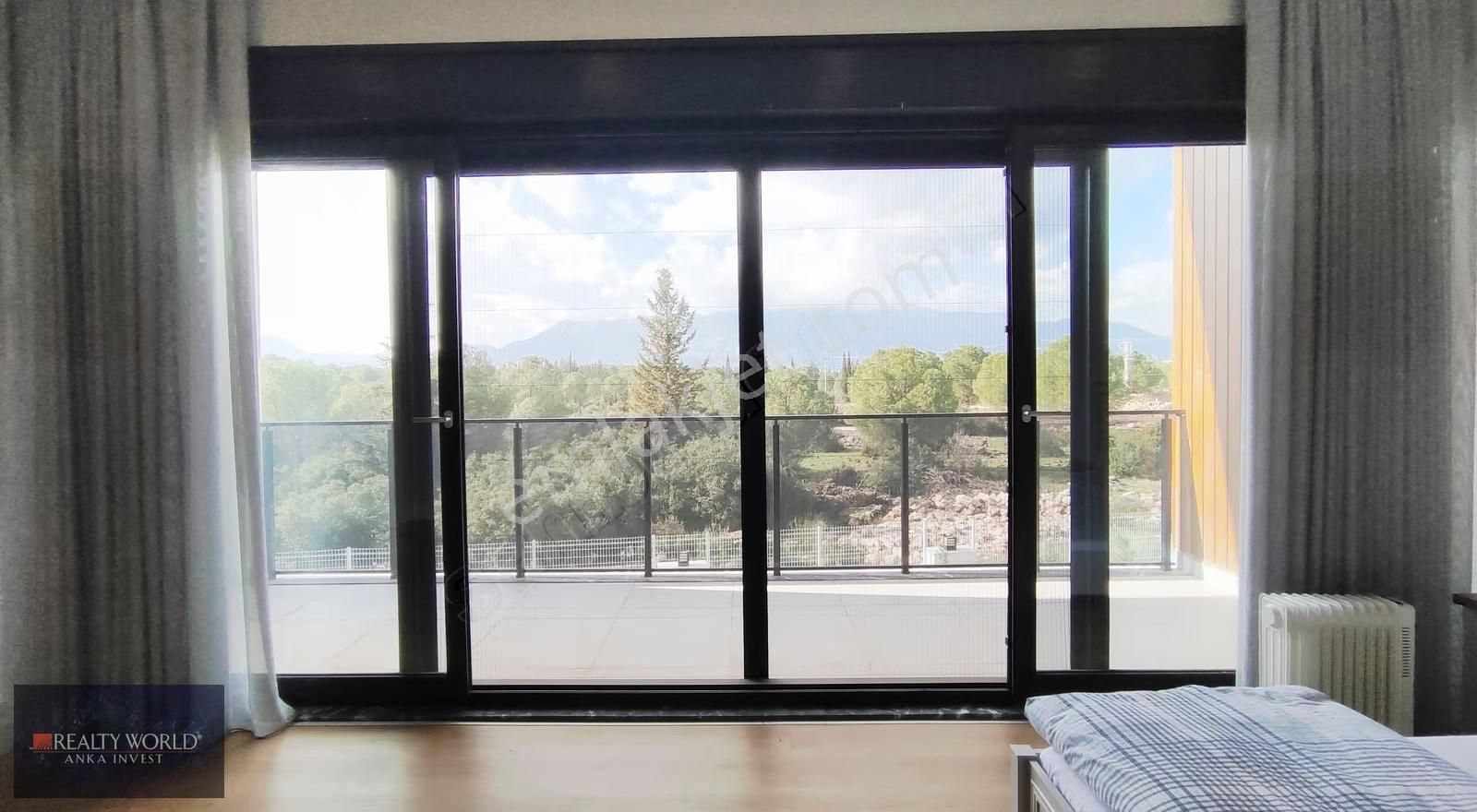 Realty World'den Döşemealtında Lüks 3+1 Havuzlu İkiz Villa - Görsel 4