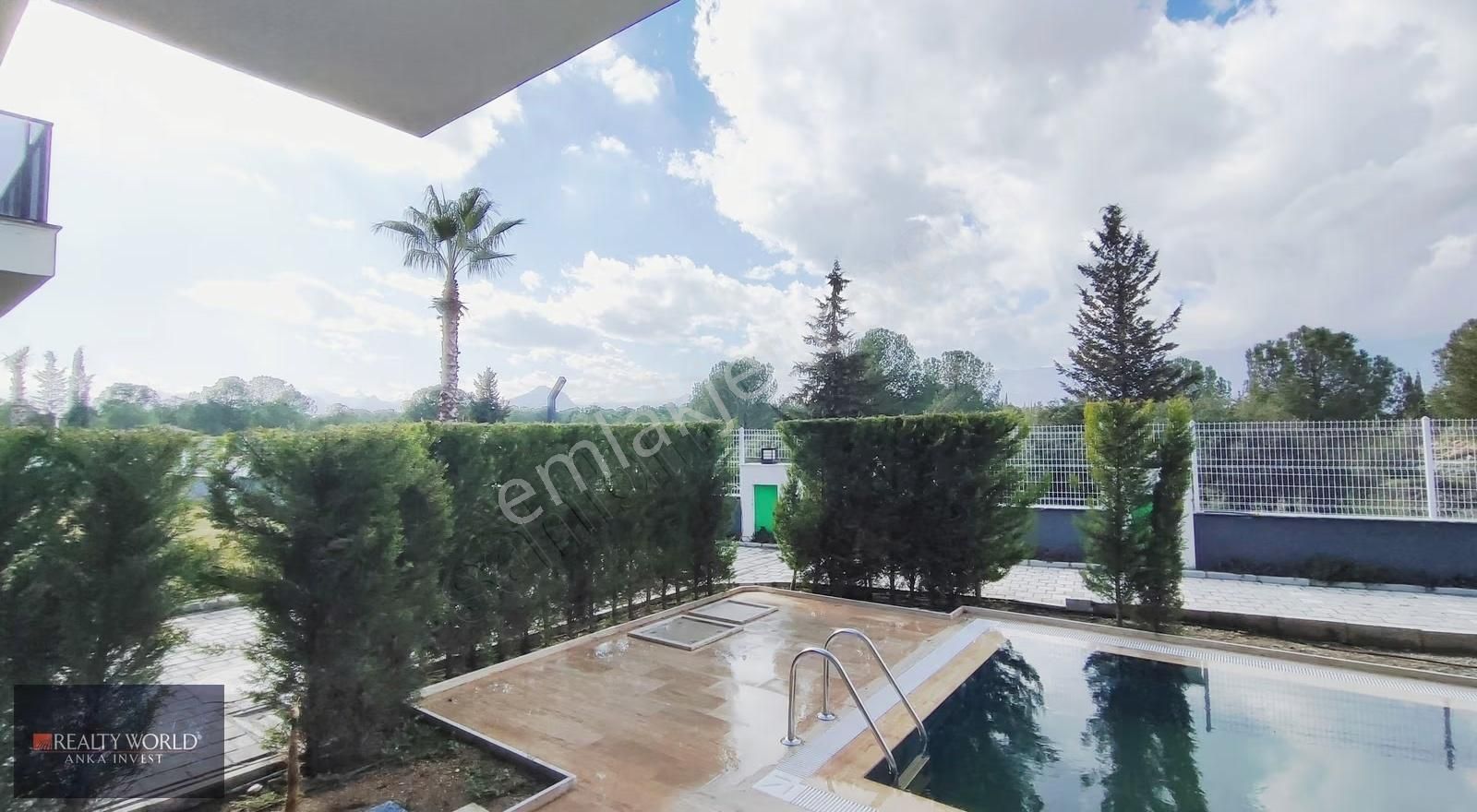 Realty World'den Döşemealtında Lüks 3+1 Havuzlu İkiz Villa - Görsel 19