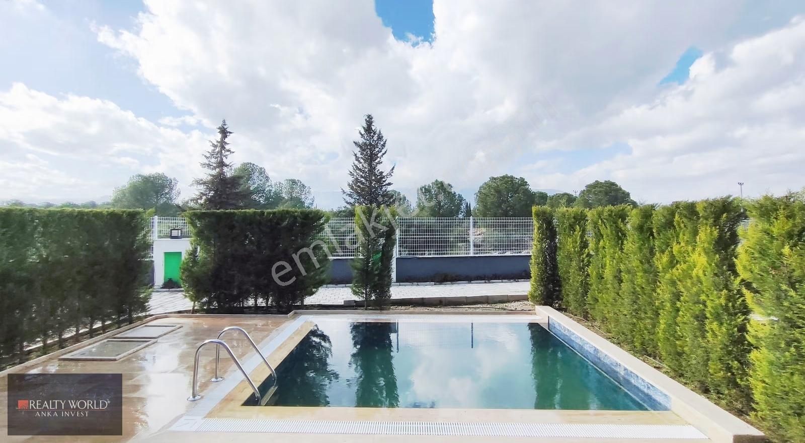 Realty World'den Döşemealtında Lüks 3+1 Havuzlu İkiz Villa - Görsel 22