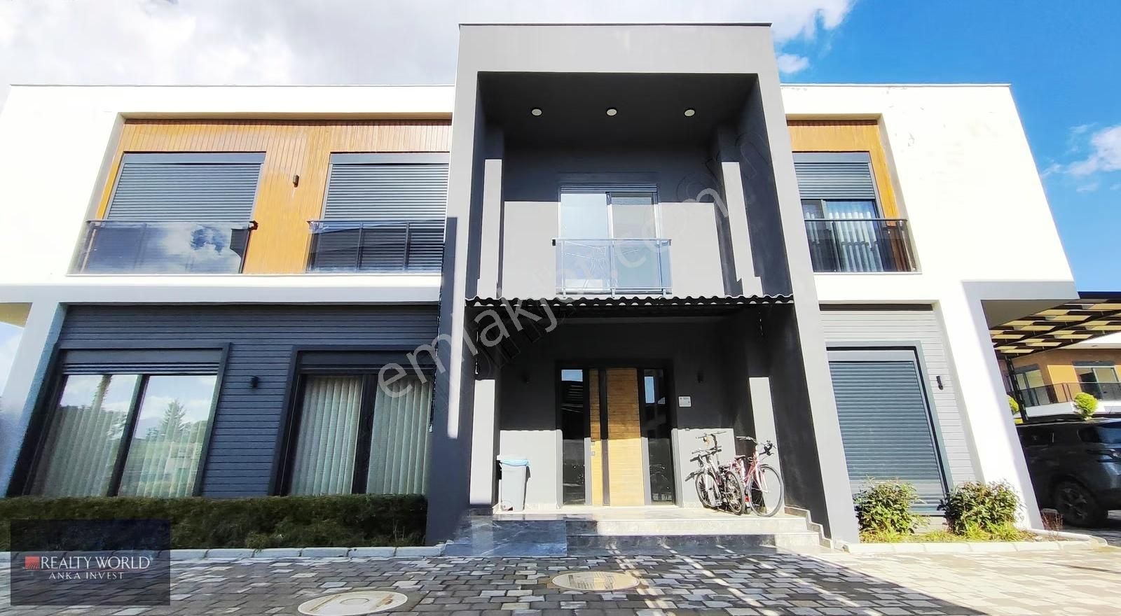 Realty World'den Döşemealtında Lüks 3+1 Havuzlu İkiz Villa - Görsel 8