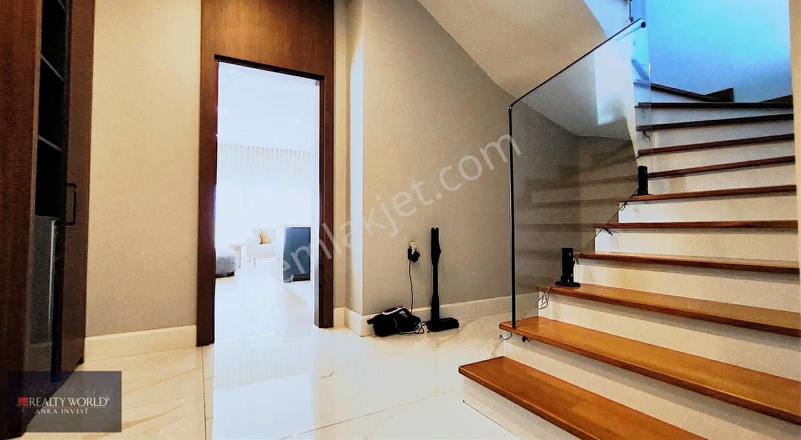 Realty World'den Döşemealtında Lüks 3+1 Havuzlu İkiz Villa - Görsel 21