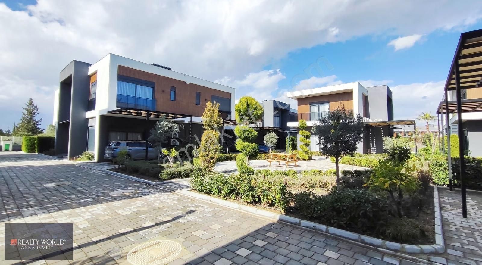 Realty World'den Döşemealtında Lüks 3+1 Havuzlu İkiz Villa - Görsel 6