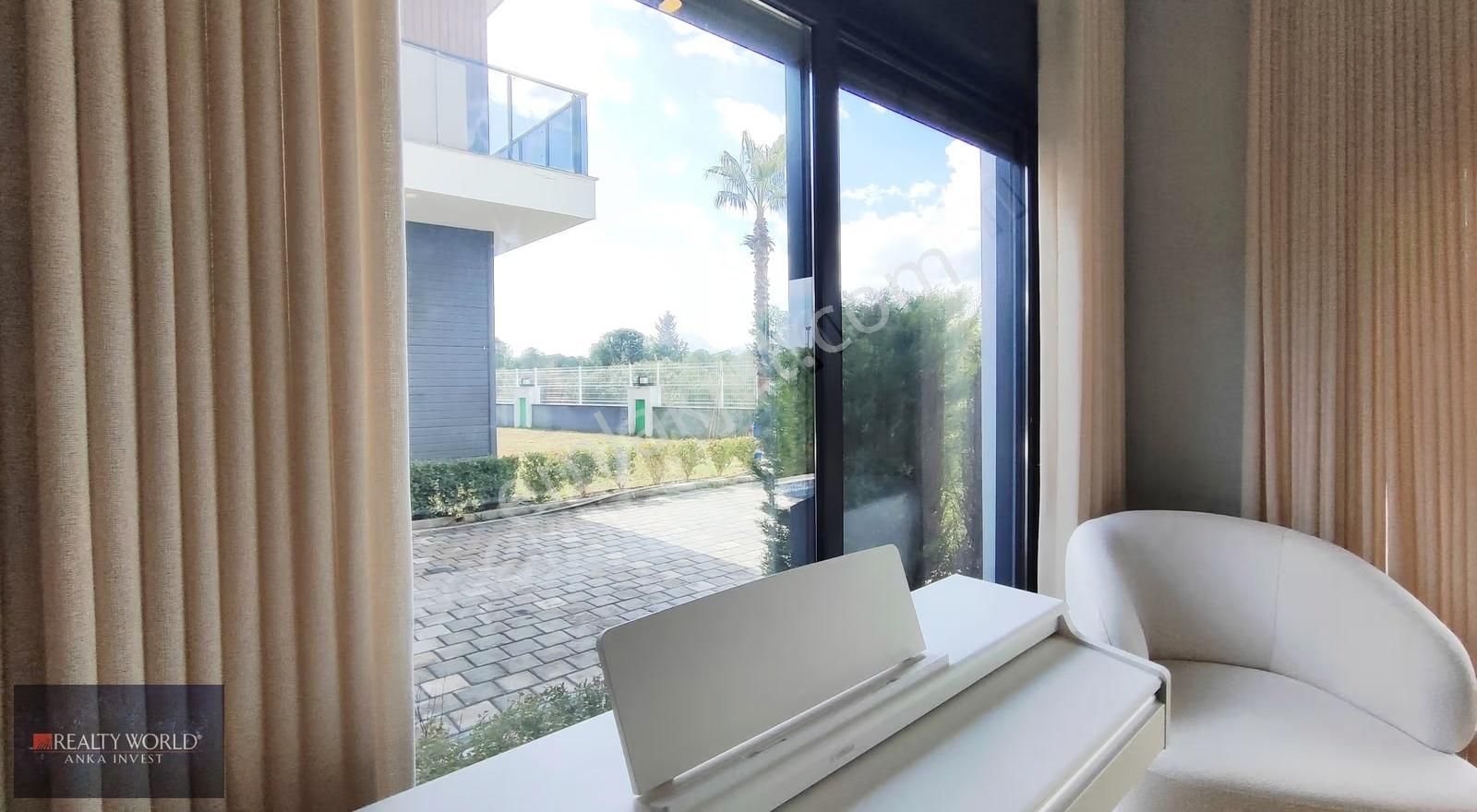 Realty World'den Döşemealtında Lüks 3+1 Havuzlu İkiz Villa - Görsel 18