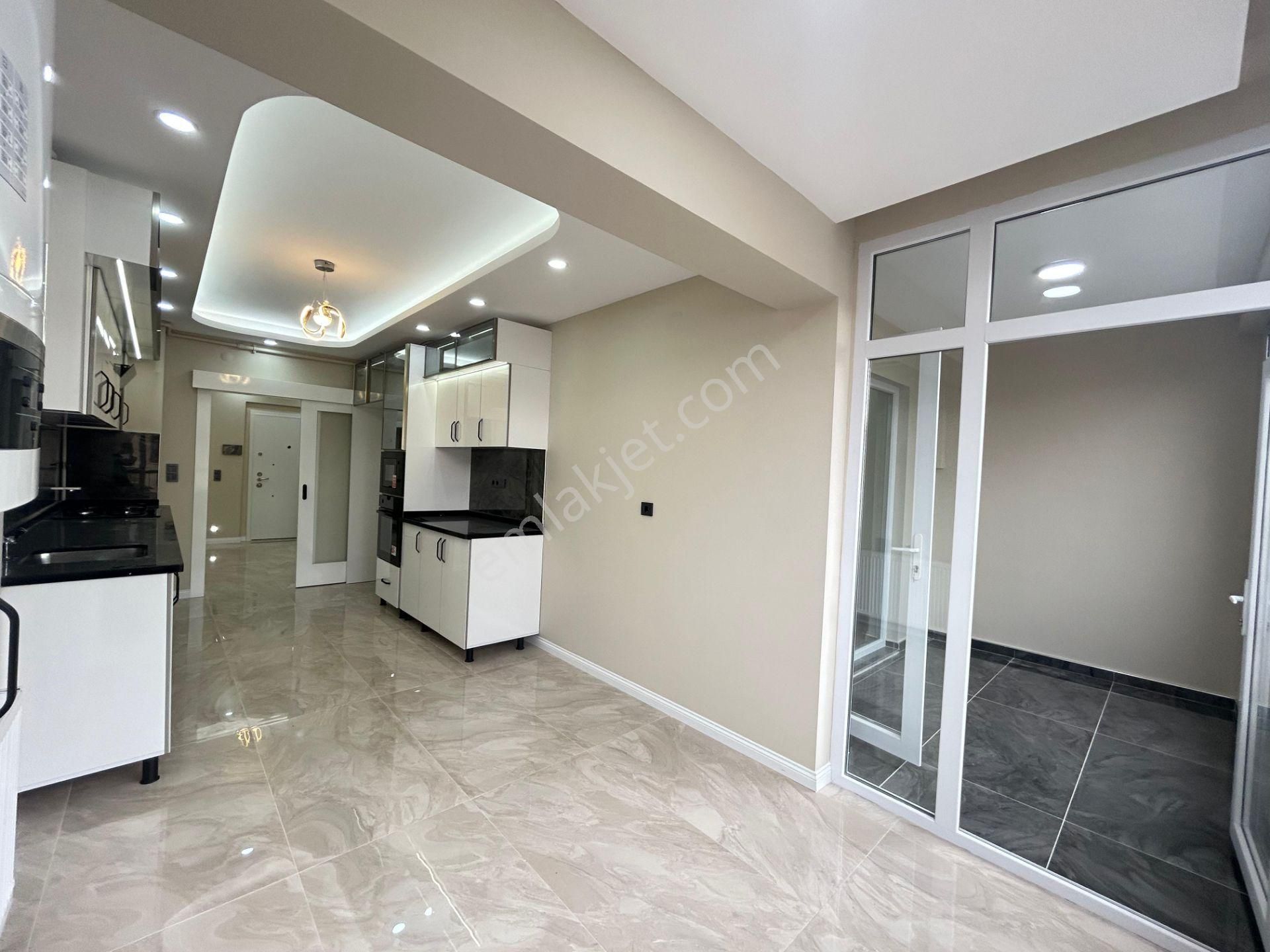 Taner'den Cevizlidere Cad Yakını 3+1+kiler Ebeveyn Banyolu Asansörlü Orta Kat Ön - Görsel 3