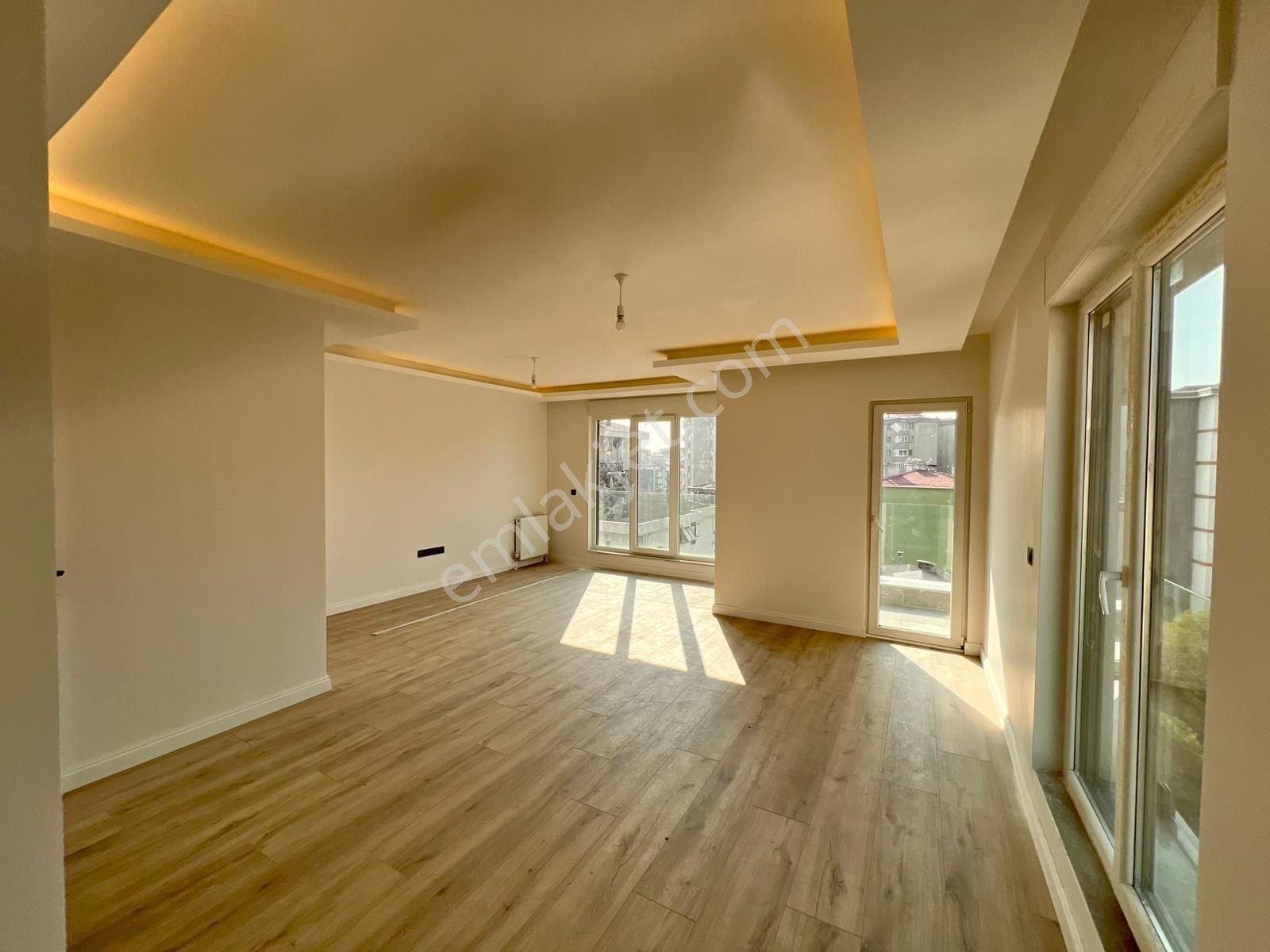 Met'den Kozyatağında 2+1 Sıfır Binada 77m2 Net Balkon E.banyo