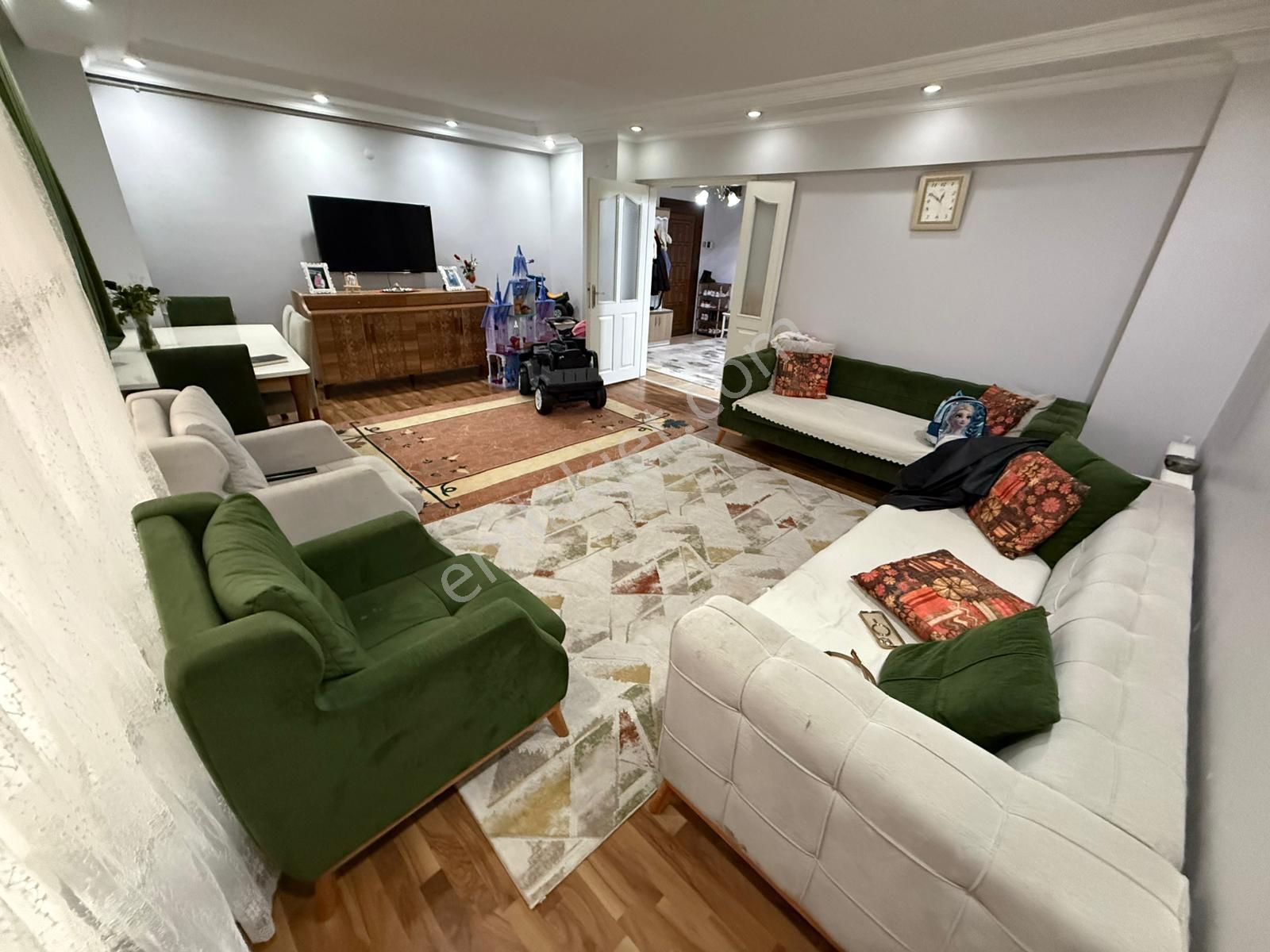 Relax'tan Etlik Caddesin De Kat Konumlu Cephesi Acık Altında Daıre Var