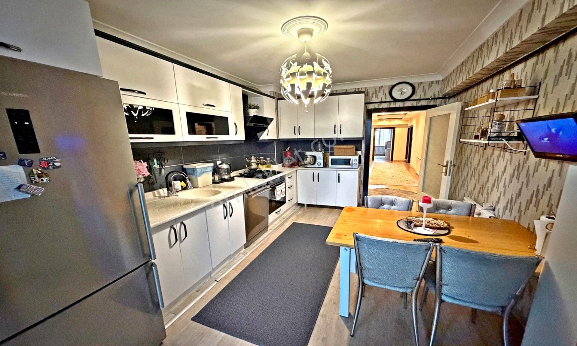 Atapark'ta Mega Lüx Yapılı E.banyolu Net 145 M2 3+1 Daire !