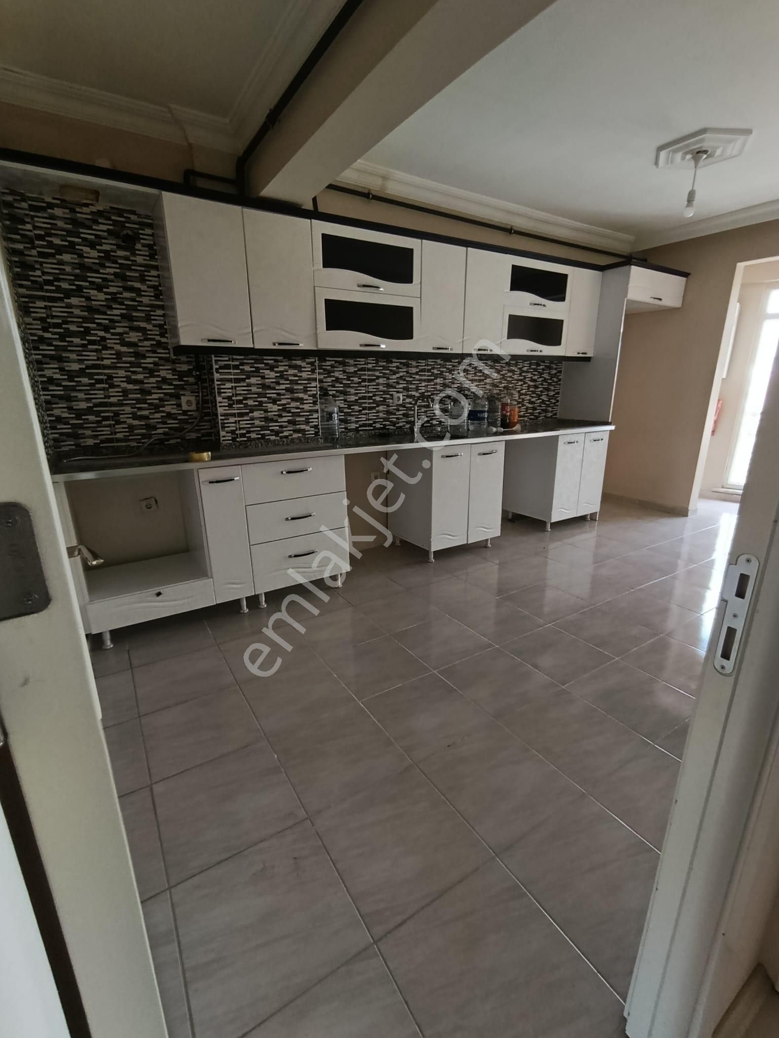 Çamlıca Mahallesi Tombakzade Caddesinde 2+1 Satılık Daire