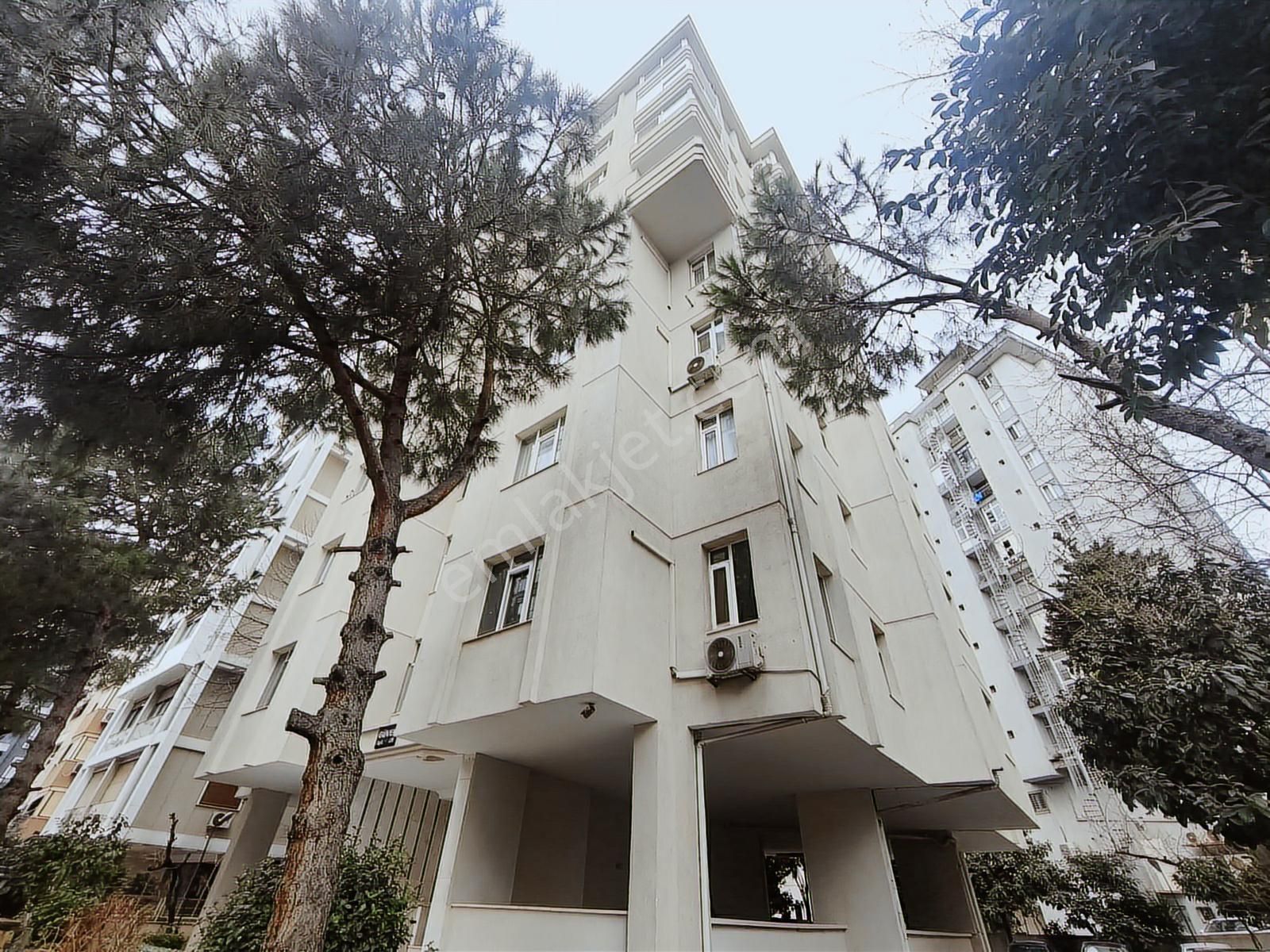 Met'den Suadiye Kavislide 2+1 90m2 Bağdata Yakın Bakımlı Binada