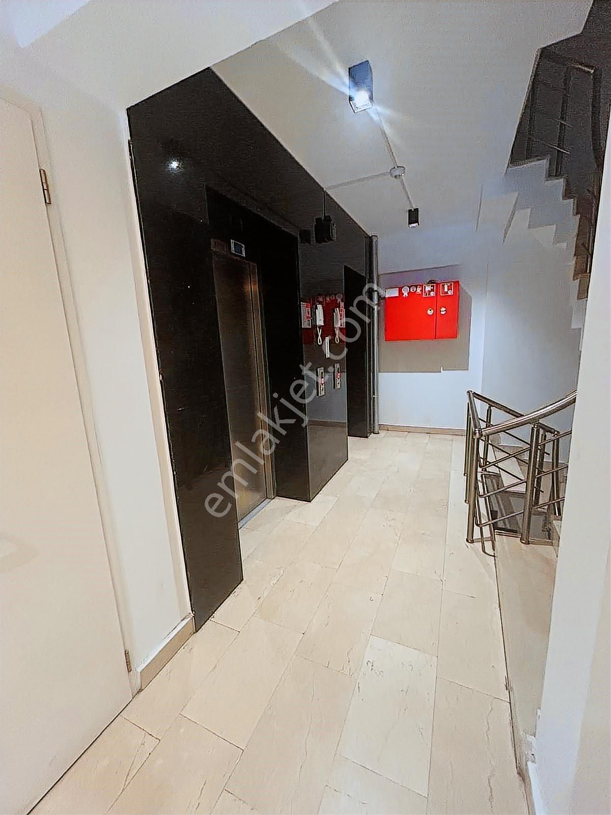 Met'den Özel Göztepe Hastanesine Yakın 62m2 Net 2+1 Kombili - Görsel 26