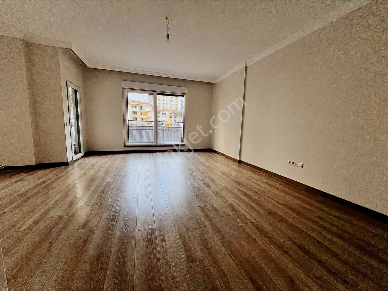 Met'den Erenköyde 4+1 Net 140m2 Balkonlu Yeni Binada Ebeveynli - Görsel 14