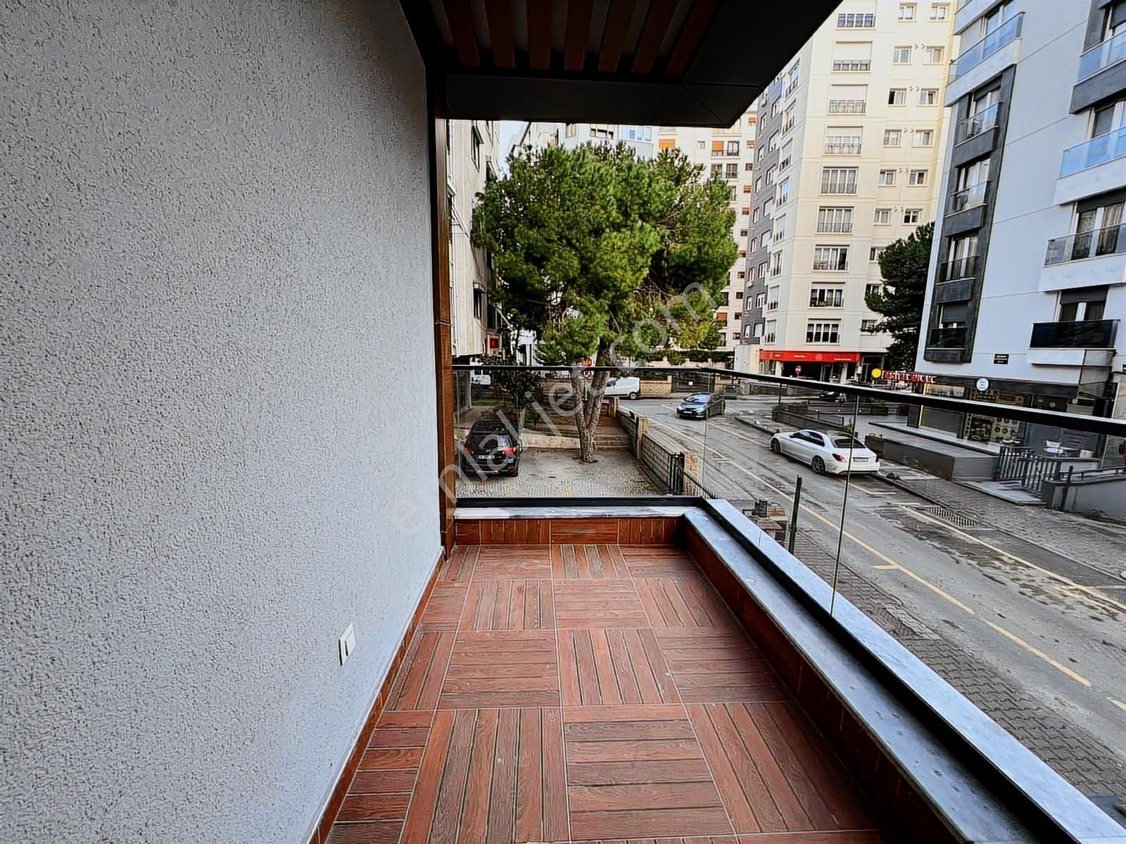 Met'den Erenköyde 4+1 Net 140m2 Balkonlu Yeni Binada Ebeveynli - Görsel 17