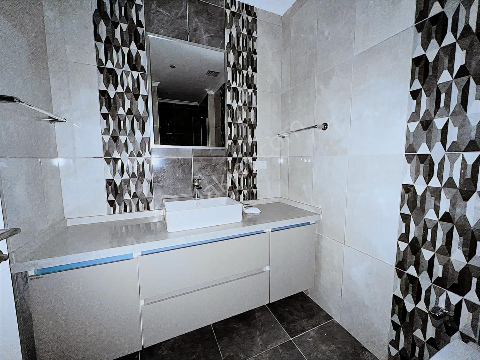 Met'den Erenköyde 4+1 Net 140m2 Balkonlu Yeni Binada Ebeveynli - Görsel 31