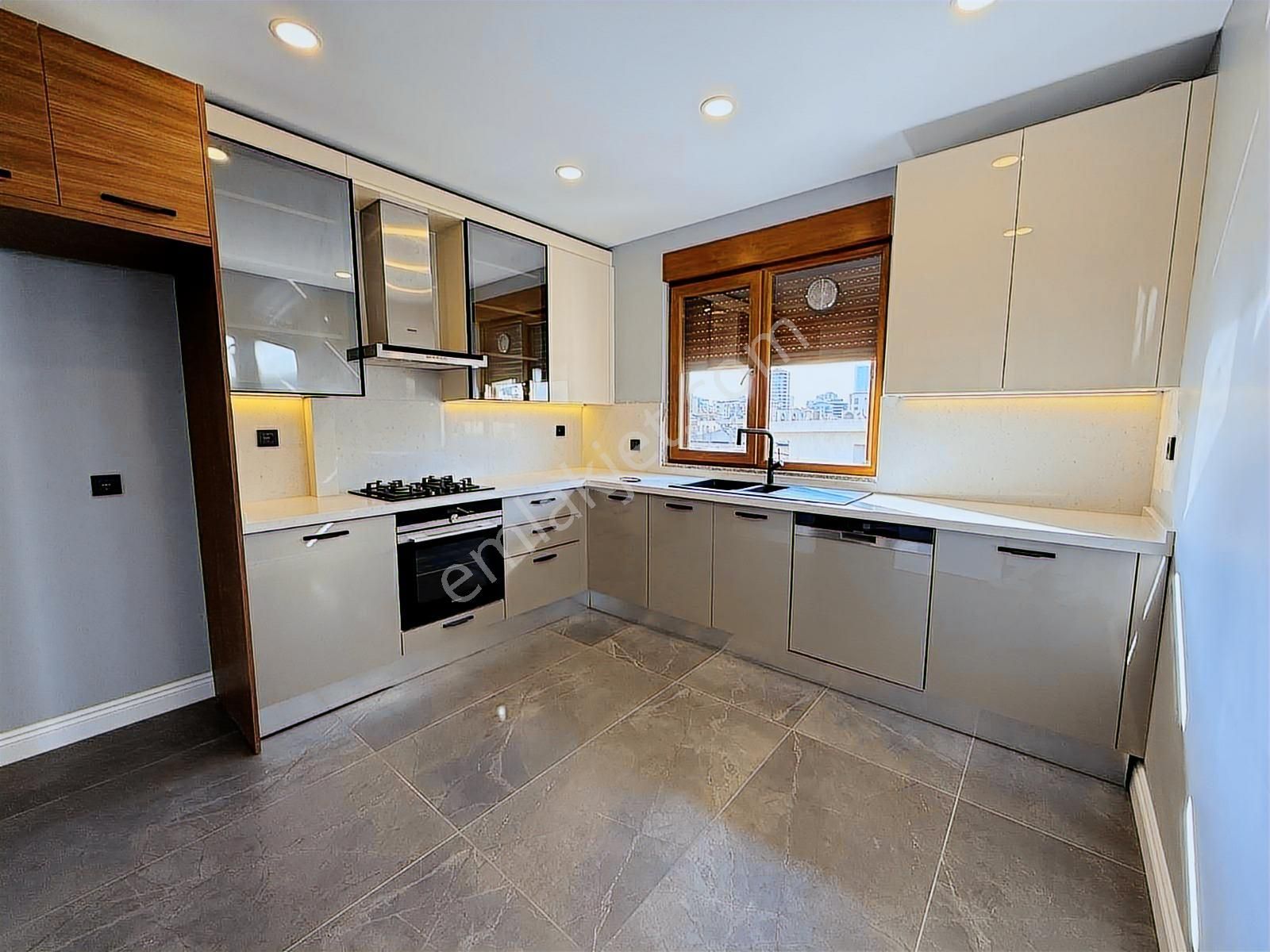 Erenköy Bahariyeli Sokakta 130m² Net 3+1 Yeni Lüx Ebeveynli - Görsel 15