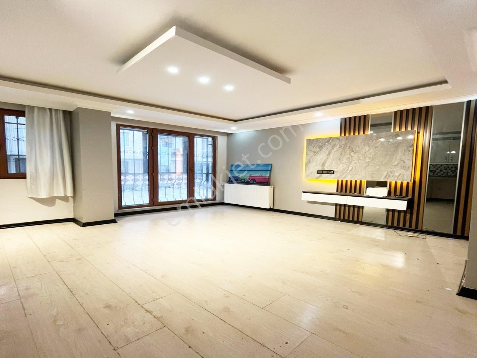 Boss Yapı'dan Metrobüse Yakın Dekorlu 1+1 Yüksek Giriş Daire