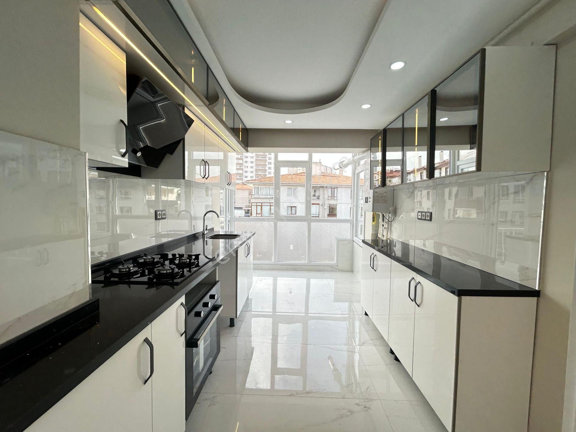 Taner'den Dikmen'de Orta Kat Ön Cephe 3+1 Süper Lüks 3 Cepheli - Görsel 28