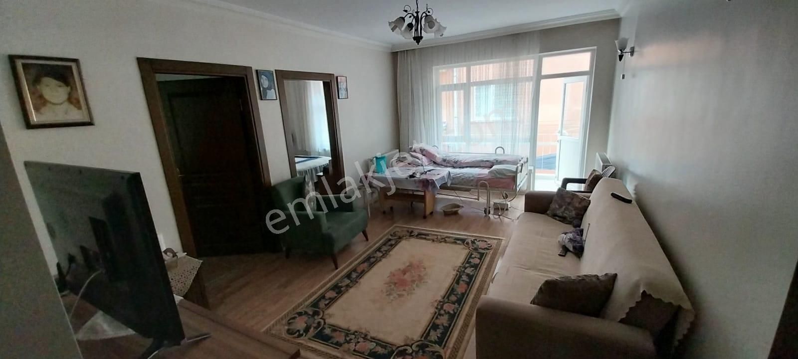 Şenlik Mahallesinde Katta 3+1 Gazino Göbekte Satılık Daire