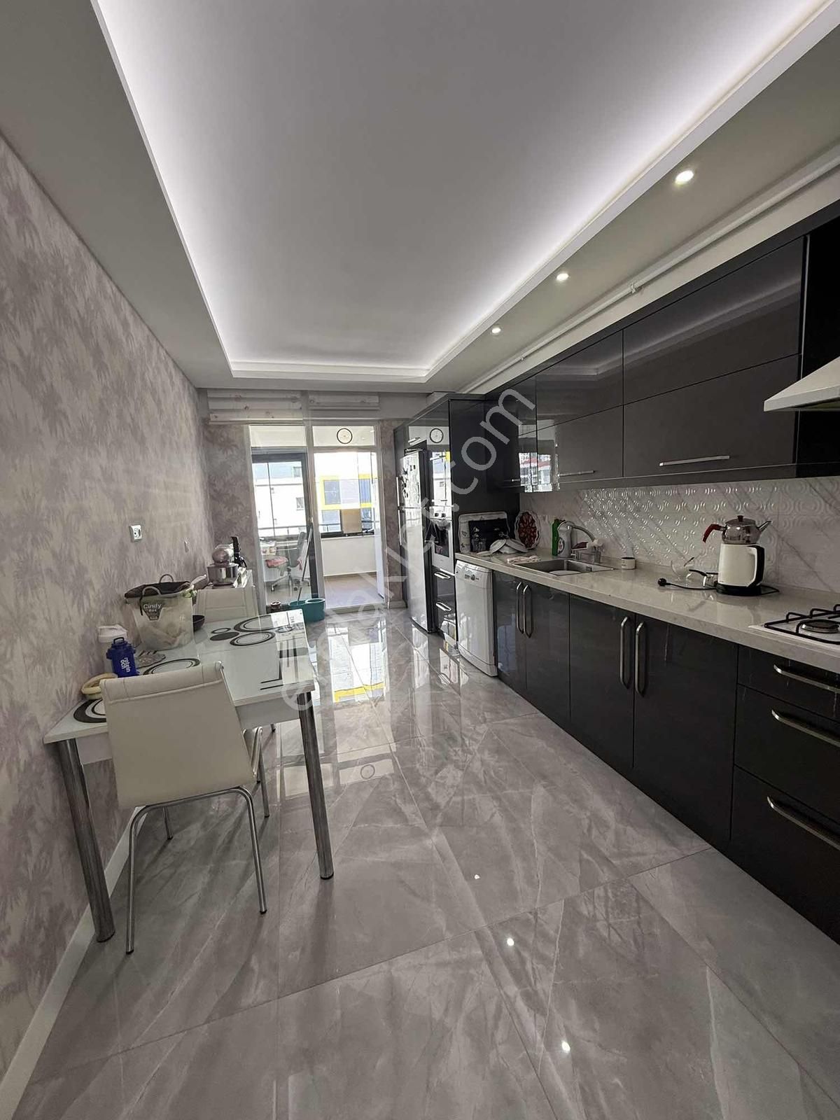 Deniz Manzaralı Havuzlu Sitede Lüks 3+1 Daire - Görsel 11