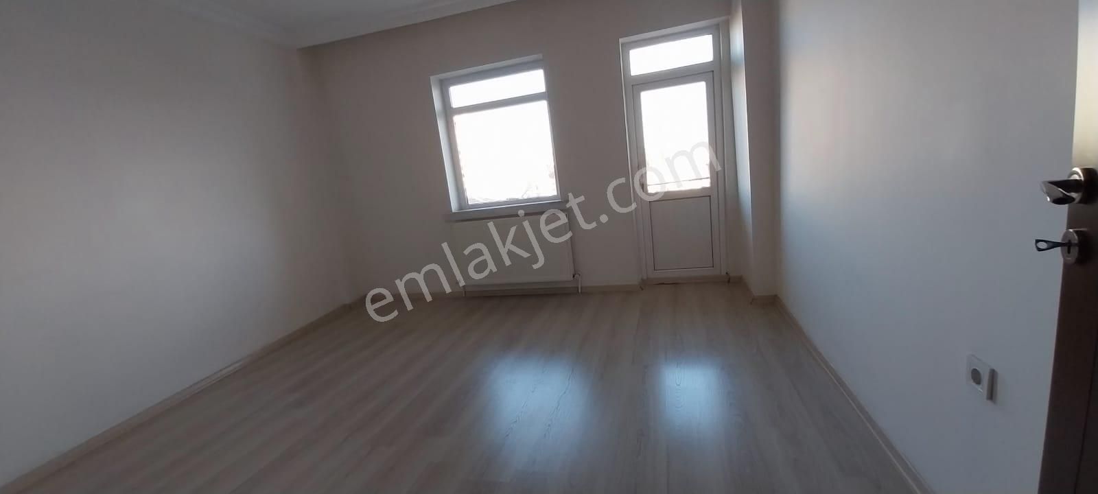 Tepebaşı Mahallesinde Ara Katta Manzaralı Full Yapılı Satılık Daire - Görsel 16