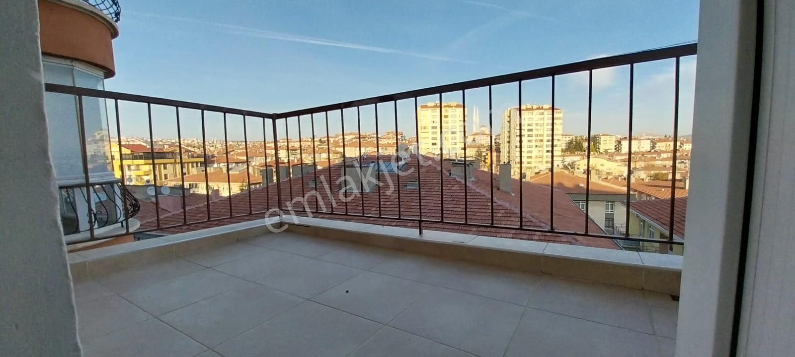 Tepebaşı Mahallesinde Ara Katta Manzaralı Full Yapılı Satılık Daire - Görsel 18