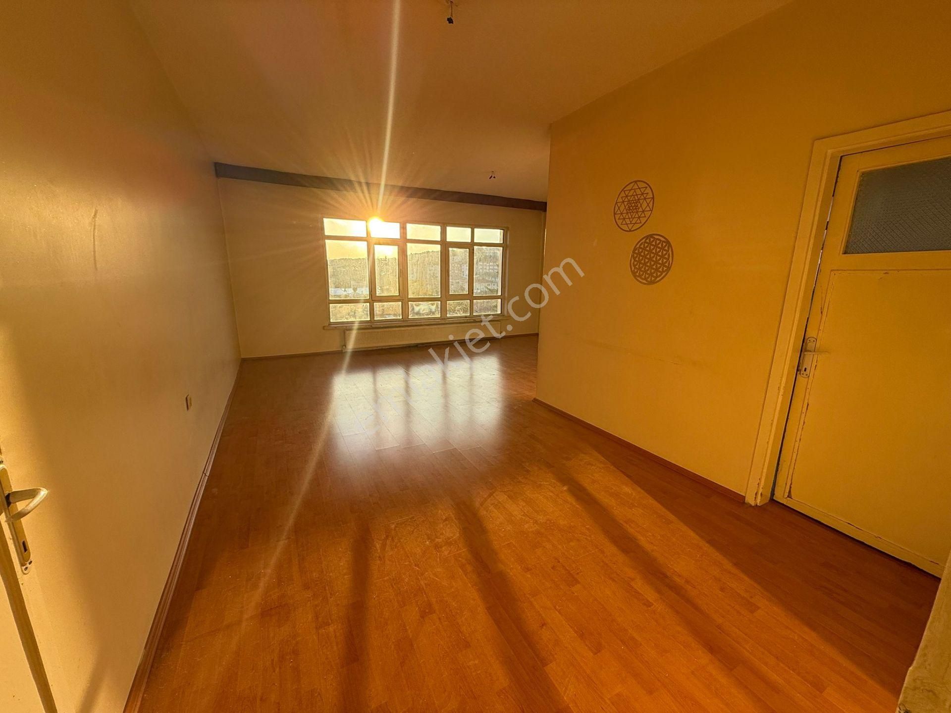 Yakacık Mah Katta 3+1 1 Bağımlı Yapılı Geniş Manzaralı Daha Ne Olsun