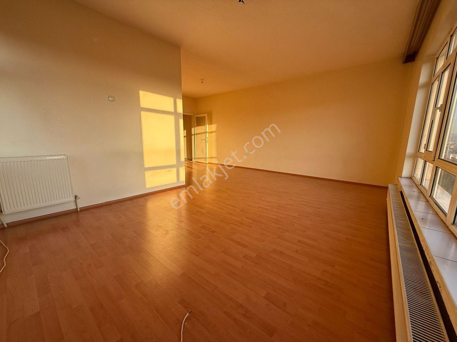 Yakacık Mah Katta 3+1 1 Bağımlı Yapılı Geniş Manzaralı Daha Ne Olsun - Görsel 3