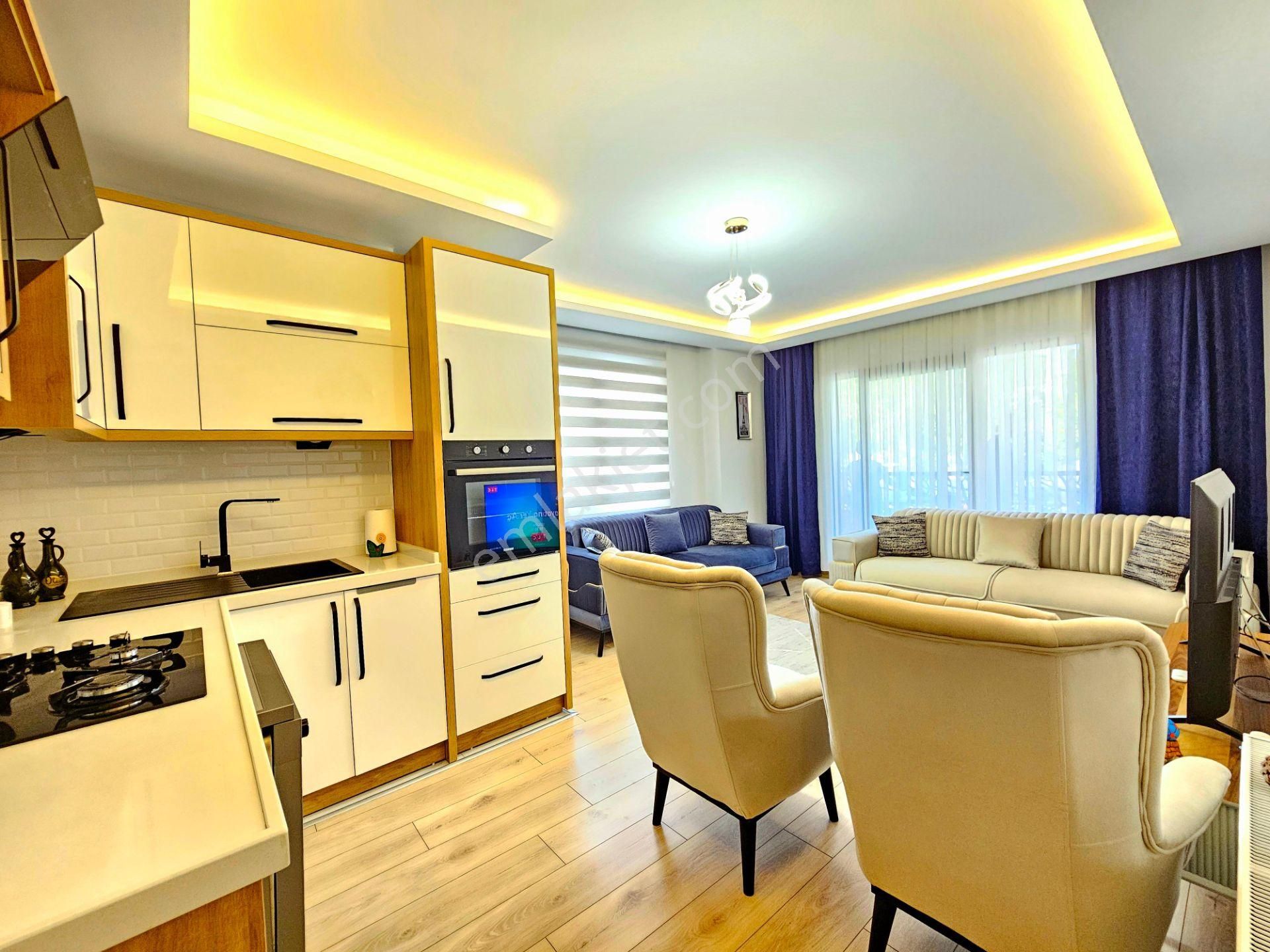 Gürsoy'dan Pazar Sokağında Denize 300m Ön Cephe Full Eşyalı 1+1 - Görsel 16