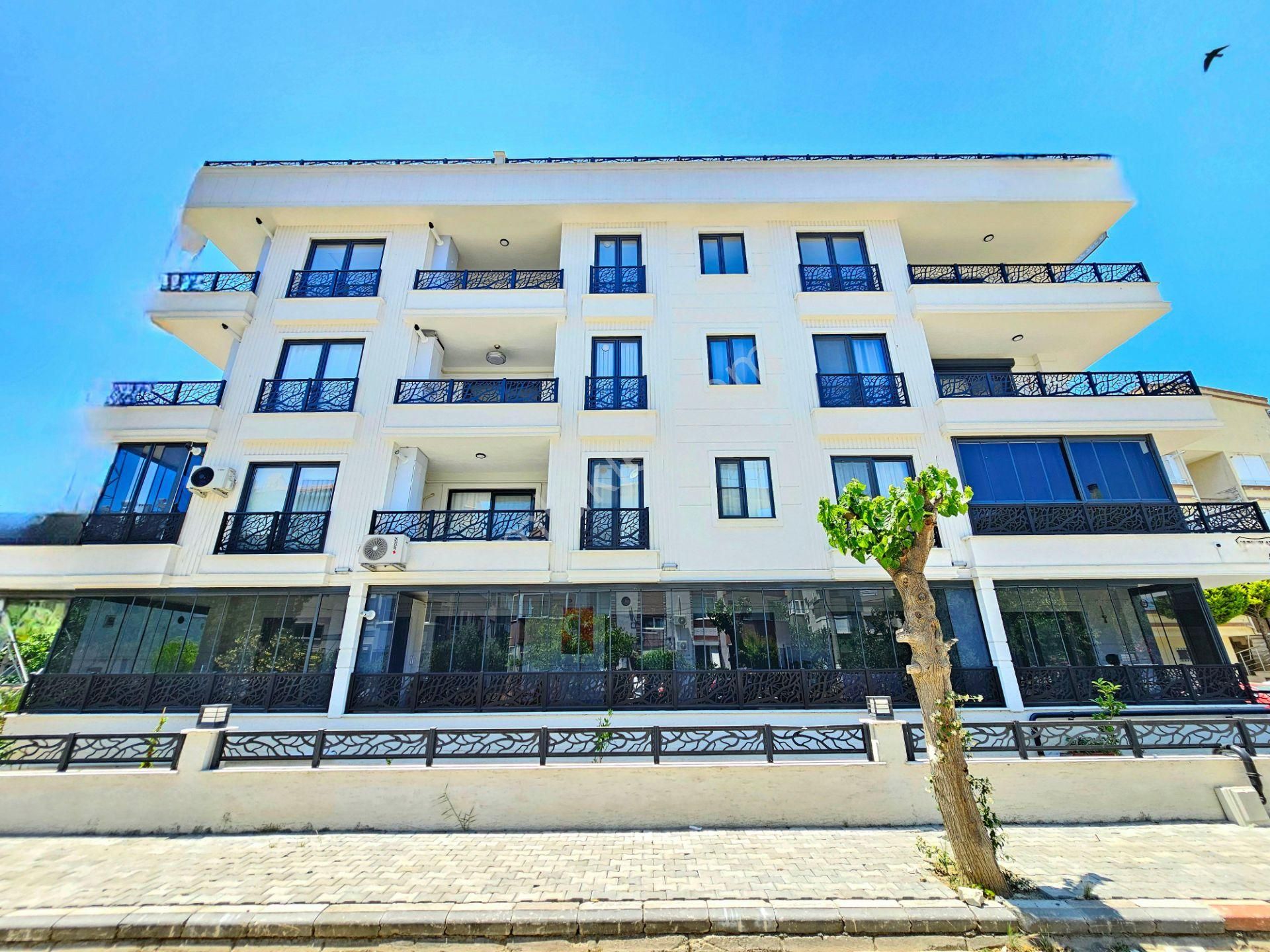 Gürsoy'dan Pazar Sokağında Denize 300m Ön Cephe Full Eşyalı 1+1