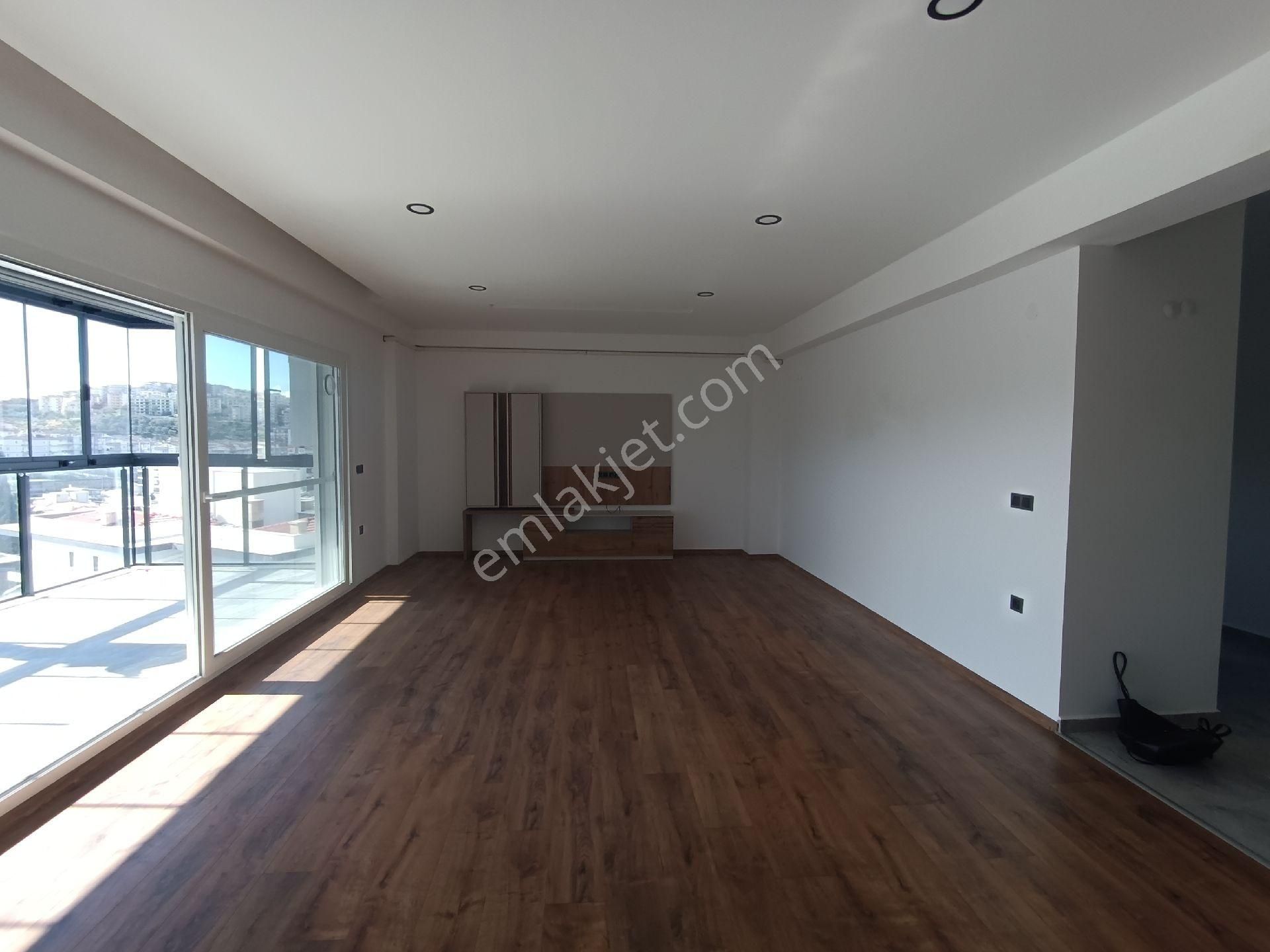 Kuşadası Merkezde 3+1 Kapaliı Mutfak Geniş Ferah Daire - Görsel 5